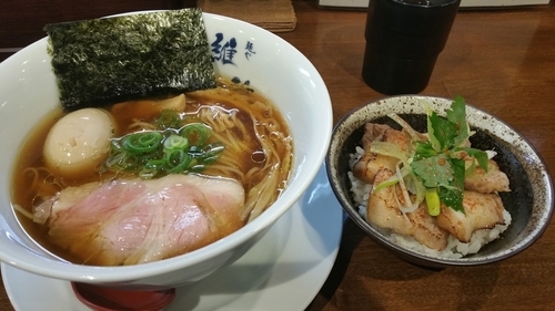 「味玉醤油らぁ麺(800円)+もち豚の塩バラ飯(350円)」@麺や維新の写真