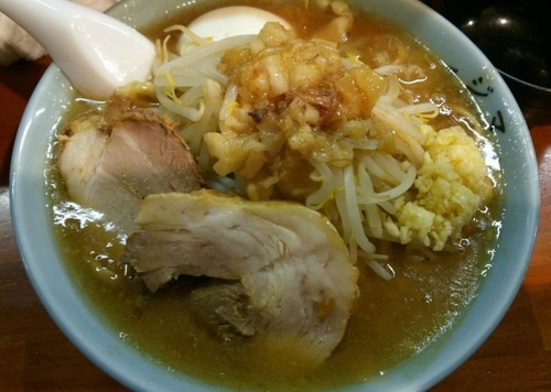 「ラーメン　麺少な目　ニンニクアブラ　850円」@ラーメン富士丸 西新井大師店の写真