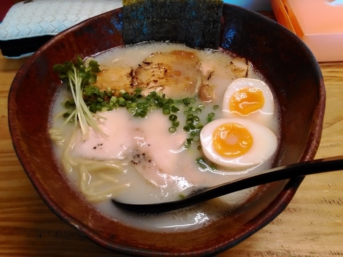 「白湯特選ラーメン」@らーめん いしぐふー 城間店の写真