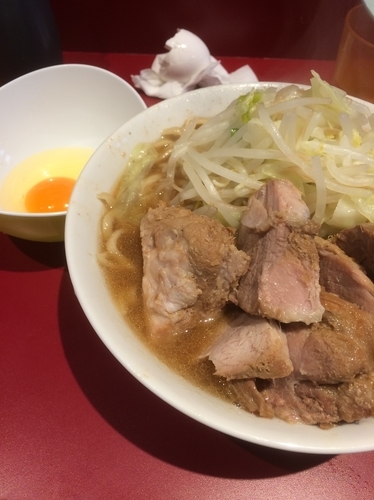 「小豚 生たまご」@ラーメン二郎 荻窪店の写真
