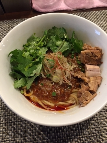 「麻婆まぜそば750円　＋パクチー140円　＋プチライス50円」@らぁ麺 やまぐち 辣式の写真