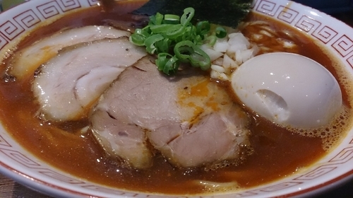 「辛い中華そば 味玉」@中華そば 飯村製作所の写真