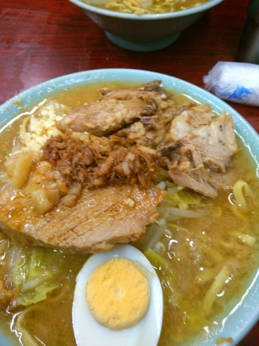 「ラーメン(少な目)＋生卵」@ラーメン富士丸 神谷本店の写真
