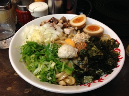 「ガッツ麺DX大盛り＋唐揚げ＋味玉」@日の出らーめん 横浜桜木町本店の写真