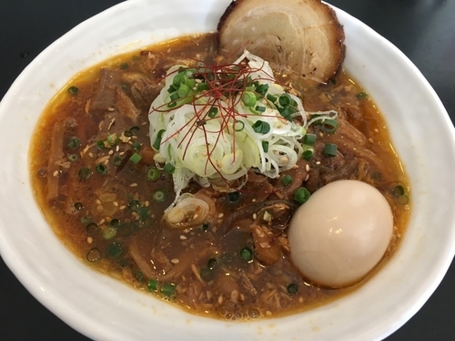 「【裏メニュー】汁ありもつそば750円、味玉100円」@まぜそば 一心不乱の写真