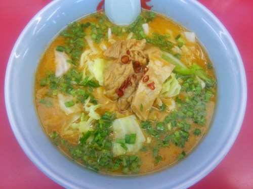 「極美味もつ味噌ラーメン（硬め、多め）＋中盛」@ラーメン山岡家 伊勢崎宮子店の写真