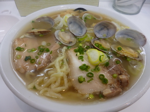 「塩アサリらーめん」@伊藤商店 多賀城店の写真