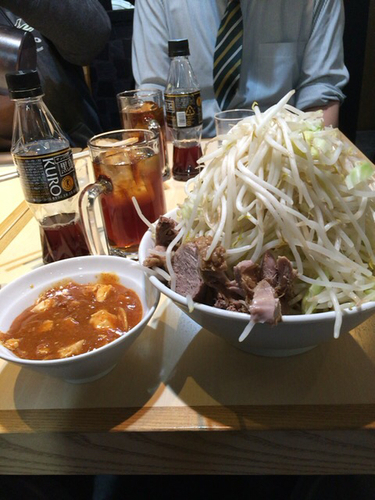 「フュージョン800円＋黒ウーロン茶150円」@蒙麺 火の豚の写真