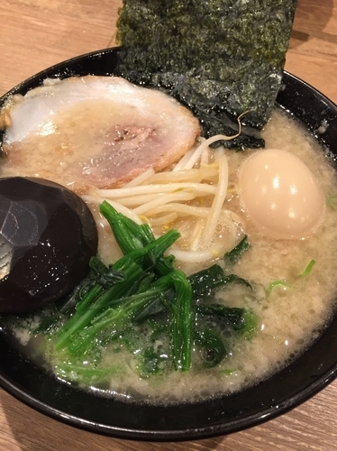 「味玉入りラーメン」@ラーメン赤羽とんやの写真