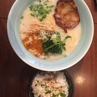 とんこつ塩ラーメン 鶏しょうが飯¥910