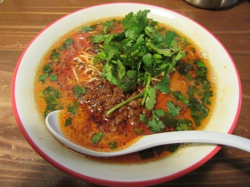 「海老香るタンタンペニー（７５０円）＋トロ豚＋餃子３＋カレー」@麺 酒 やまのの写真