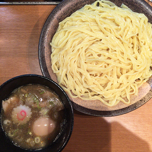 「煮干つけめん（中盛り）＋味玉」@吉虎 東京 KICHITORA TOKYO 渋谷本店の写真
