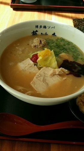 「特濃味噌鶏ソバ」@博多鶏ソバ 華味鳥 新宿三井ビル店の写真