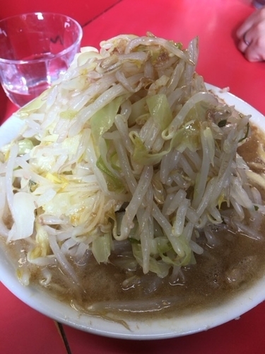 「大ブタ　カラメ、ニンニク、野菜をコール」@ラーメン二郎 三田本店の写真