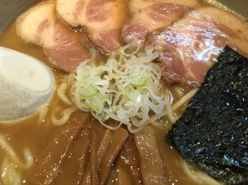 「らーめん(大)＋チャーシュー」@麺屋吉左右の写真