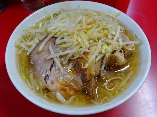 「ラーメン（700円）ヤサイニンニク」@ラーメン二郎 西台駅前店の写真