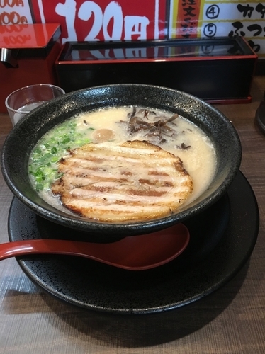 「鬼炊き豚骨ラーメン」@鬼炊き豚骨ラーメン まくり屋の写真
