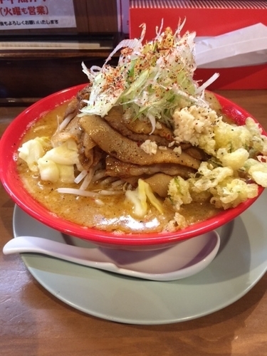 「ぶた金ラーメン こく味噌＋野菜増し（シール）」@ぶた金ラーメンの写真