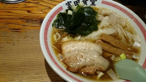 「ワンタンそば並」@松戸中華そば 富田食堂の写真