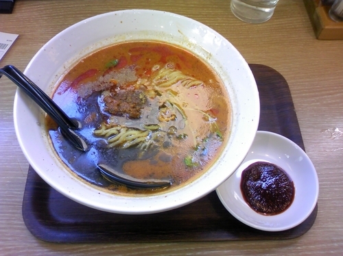 「担々麺・紅黒（あかくろ）+　辛味ダレ」@麺処 直久 人形町店の写真