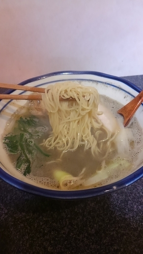 「恋煮干し麺　魚三」@烈志笑魚油 麺香房 三くの写真