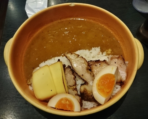 「燻製カレー全部載せ 980円」@燻製カレー くんかれ 日本橋人形町店の写真