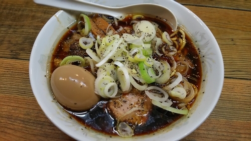 「味玉富山ブラック新味」@えびすこの写真