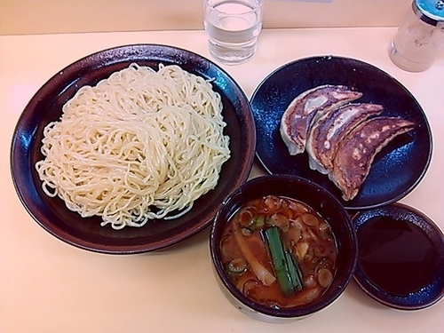 「つけ麺＋半餃子」@手もみらーめん 十八番の写真