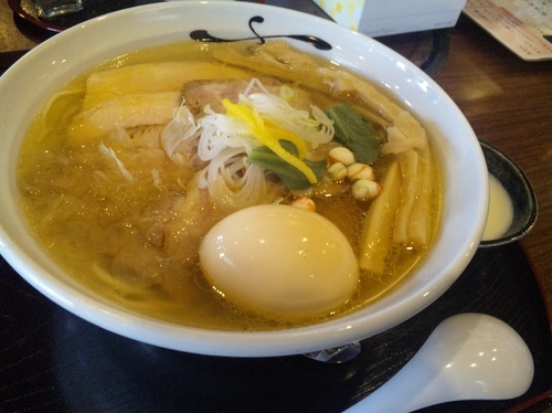 「特製鶏節塩そば　1100円」@さくら木の写真