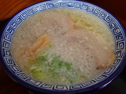 「ノムノムこってりしおらーめん」@ウリナム食堂の写真