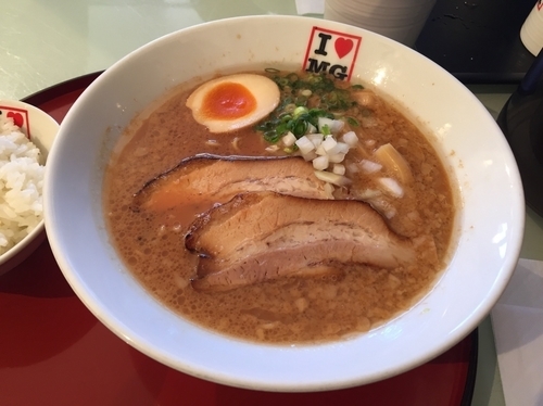 「醤油豚骨ラーメン」@まるぎん商店の写真