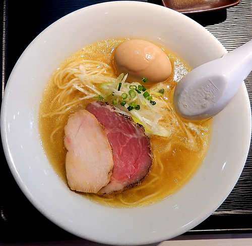 「サクマ式重厚豚清湯 『ぶたっくす』＋味玉（880円）」@煮干し中華そば 一燈の写真