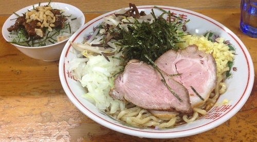 「魚介まぜそば(限定･辛いバージョン)＋生姜背脂ご飯」@口樂の写真