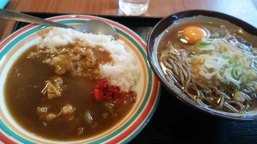 「たぬきそば 300円＋玉子 60円＋ミニカレー 200円」@めん処あきばの写真