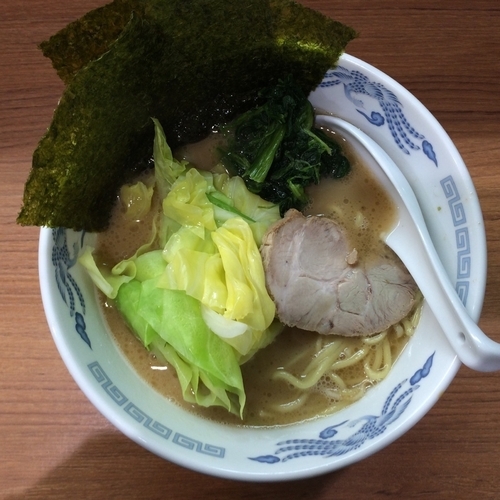 「ラーメン650円＋キャベツ100円」@家系ラーメン みさき家の写真