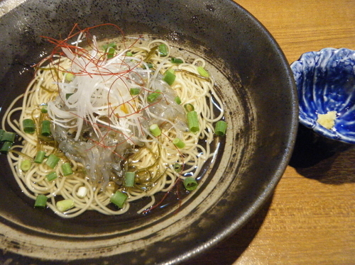 「限定：生しらすの冷製そば・ハーフサイズ400円」@寿製麺よしかわ 川越店の写真