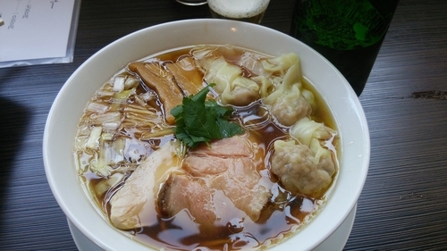 「ワンタン醤油らぁめん」@らぁめん屋 カネキッチンの写真