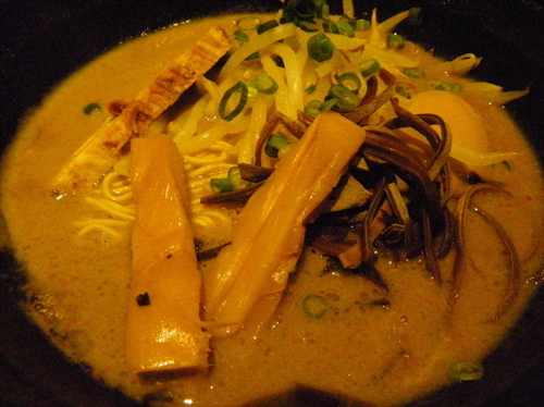 「濃厚豚骨らぁめん」@関東極濃豚骨らぁめん 葉隠～HAGAKURE～の写真