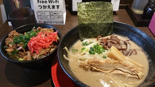 「ラーメン　チャーシュー丼セット」@関東極濃豚骨らぁめん 葉隠～HAGAKURE～の写真