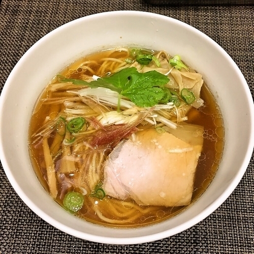 赤青醤油らぁ麺