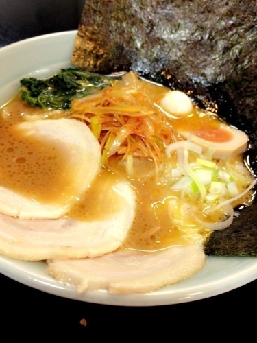 「特製豚骨醤油ラーメン」@横浜ラーメン 麺壱家の写真
