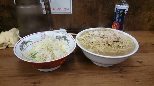 「麺増し大(ヤサイアブラカラメ)￥８００」@ラーメン二郎 品川店の写真
