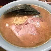 醤油チャーシュー麺中盛900円、濃いめ硬め