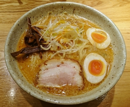 「味玉入りバリ味噌らーめん 950円」@つじ田 味噌の章 飯田橋店の写真