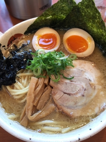 「かいじのらーめん(豚骨醤油)@880大盛250g無料」@らーめん かいじ 東仙台店の写真