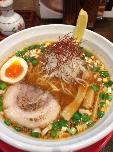 「醬辛醤油ラーメン@800&半チャーハン@250(ランチ時)」@麺王道 勝の写真