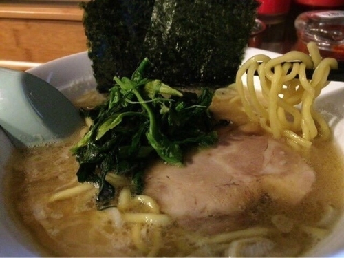 「豚骨らーめん(560円)」@家系とんこつ らーめん峰の写真