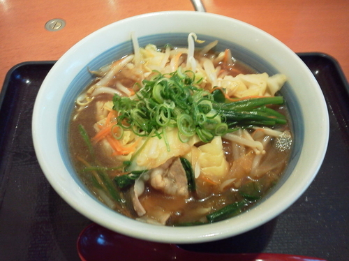 「野菜たっぷり醤油ラーメン 853円」@和食 さと 法隆寺店の写真