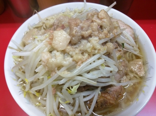 「小豚(麺固め・ヤサイニンニクアブラ)」@ラーメン二郎 上野毛店の写真