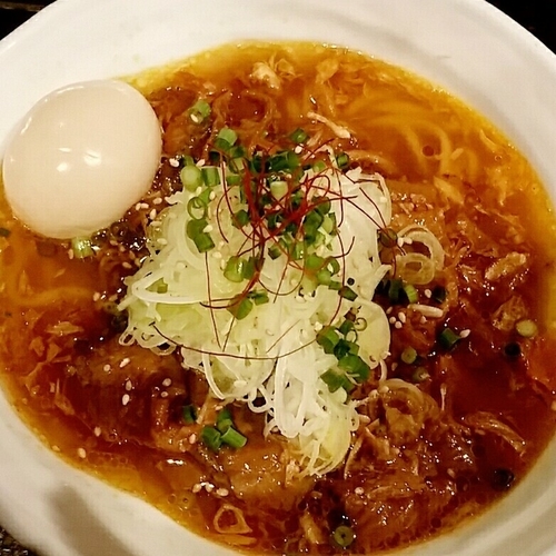 「【裏メニュー】汁ありモツそば　７５０円＋味玉」@まぜそば 一心不乱の写真